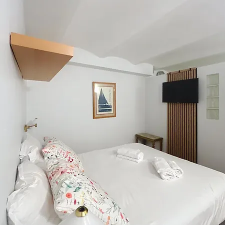 Les Fleurs Apartment *